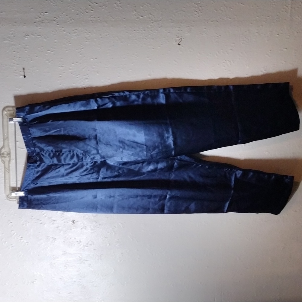 J. T. Beckett, SizeXL,Blue, satin like pants.